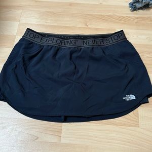 Skirt size Large inside shorts athletic The North Face